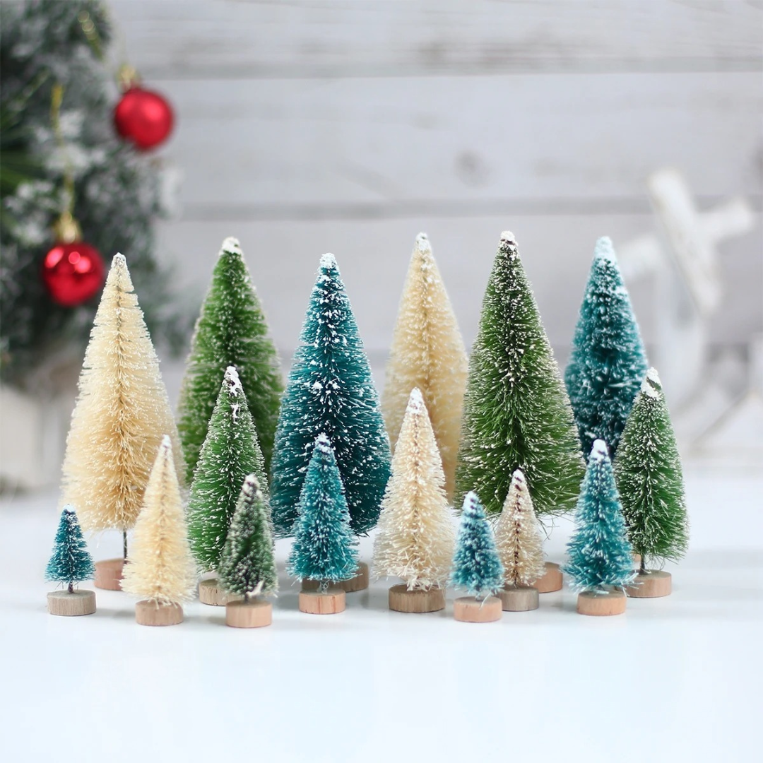 Conjunto Artesanal  de 8 Mini Árvores de Natal de Madeira e Sisal Decoração Natalina